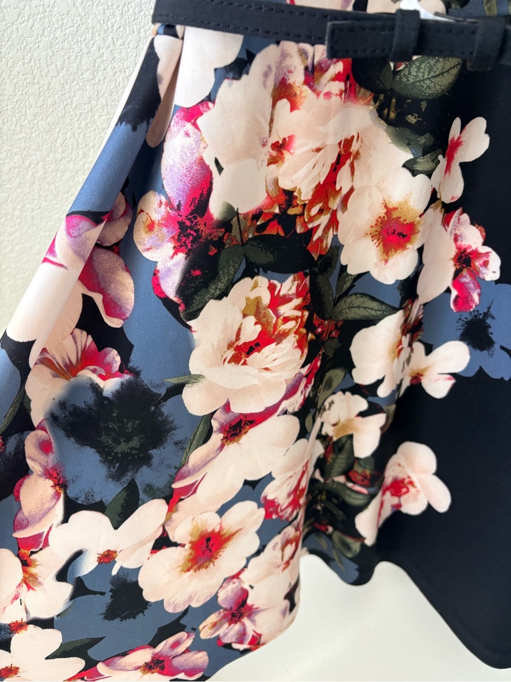 White House Black Market Black Floral Belted Midi Dress - Picture 5 of 6